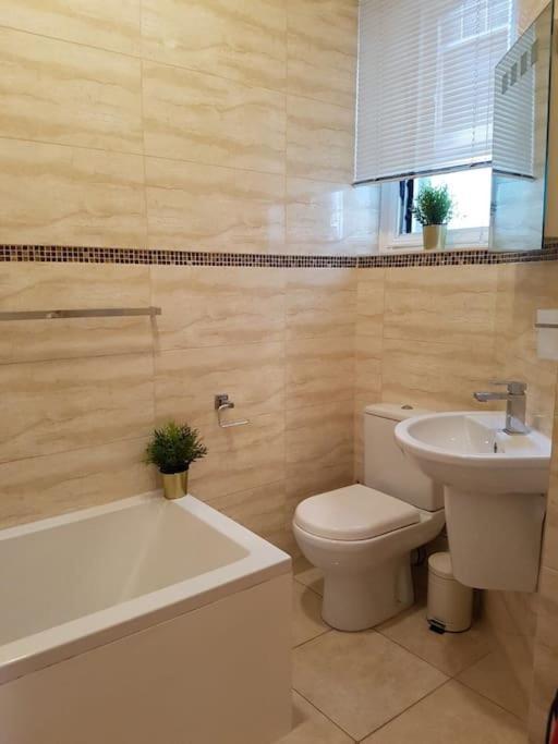 Cozy Flat, 5 Minute Walk To Oxford Circus Apartment ลอนดอน ภายนอก รูปภาพ